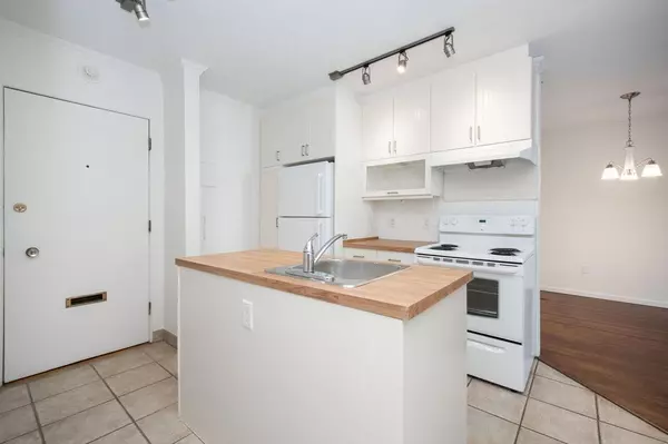 West Vancouver, BC V7T 1L1,1425 Esquimalt AVE #108