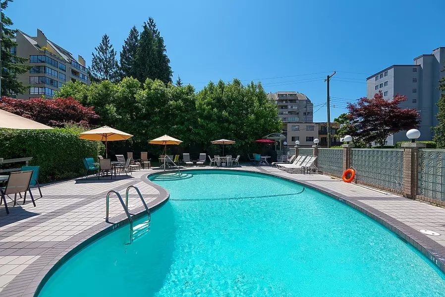 1425 Esquimalt AVE #108, West Vancouver, BC V7T 1L1