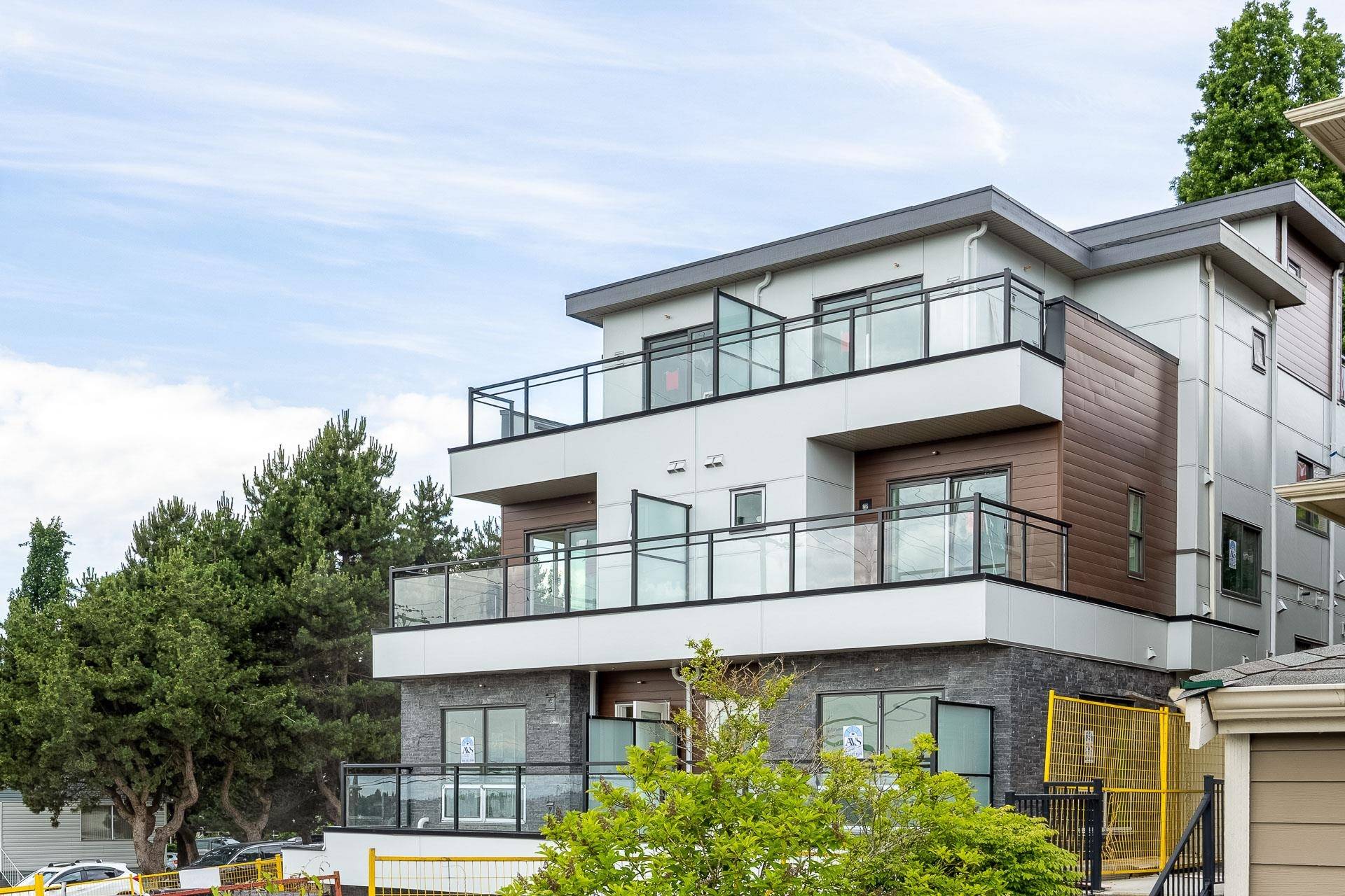 3800 Pender ST #1, Burnaby, BC V5C 2L5