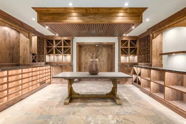 West Vancouver, BC V6H 3X9,1243 Chartwell PL