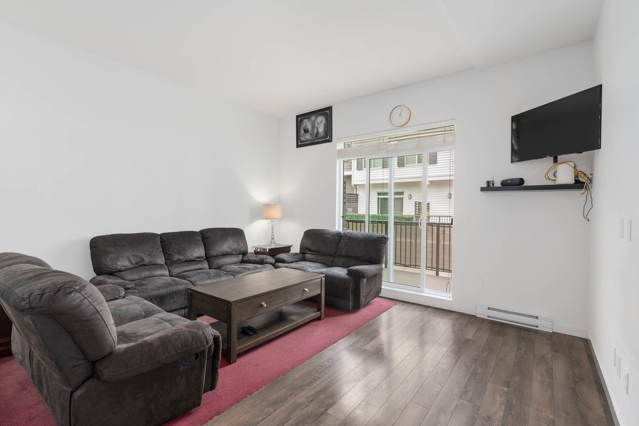 Surrey, BC V3W 1H9,8130 136a ST #52