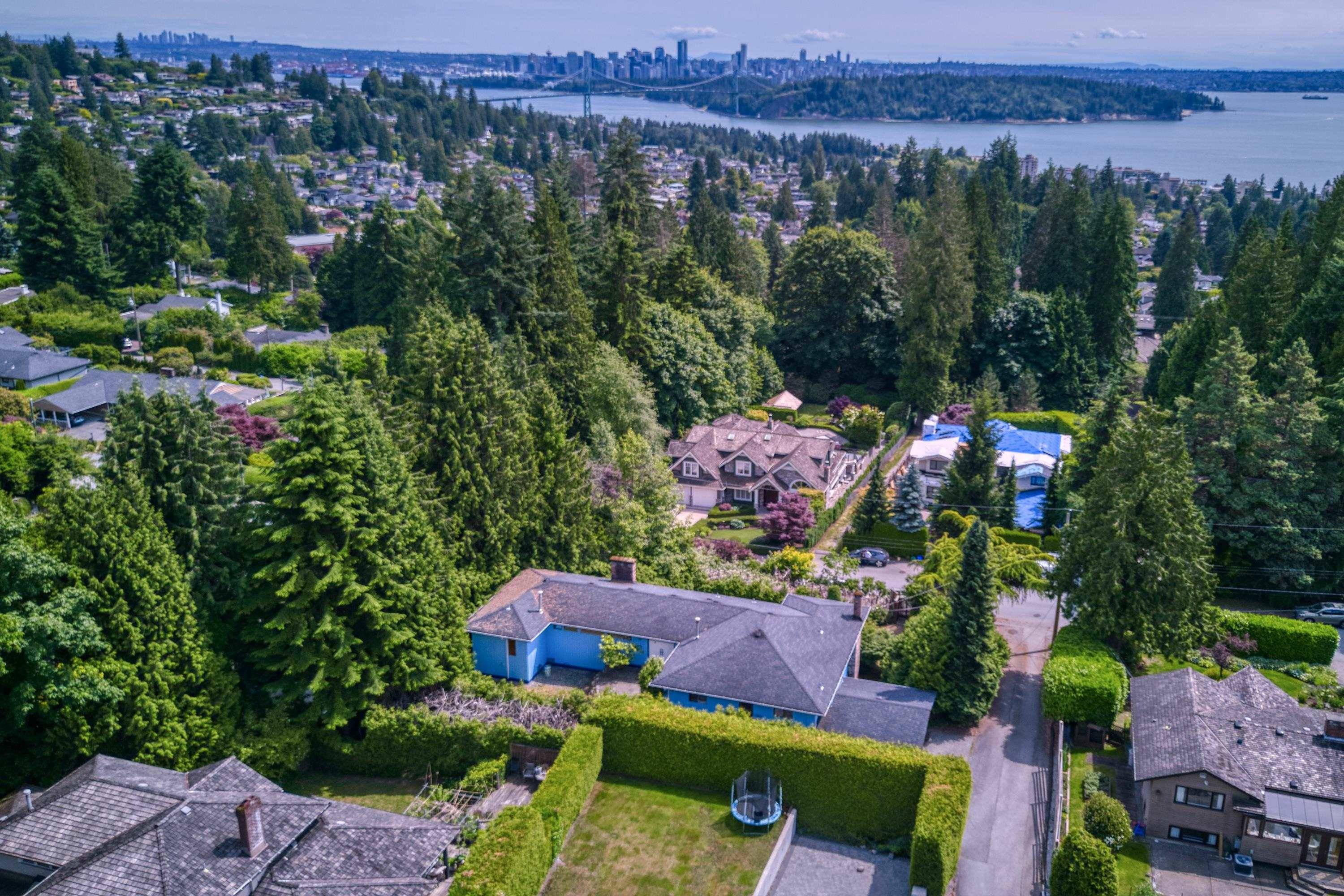 West Vancouver, BC V7T 2H6,1337 Ottawa AVE
