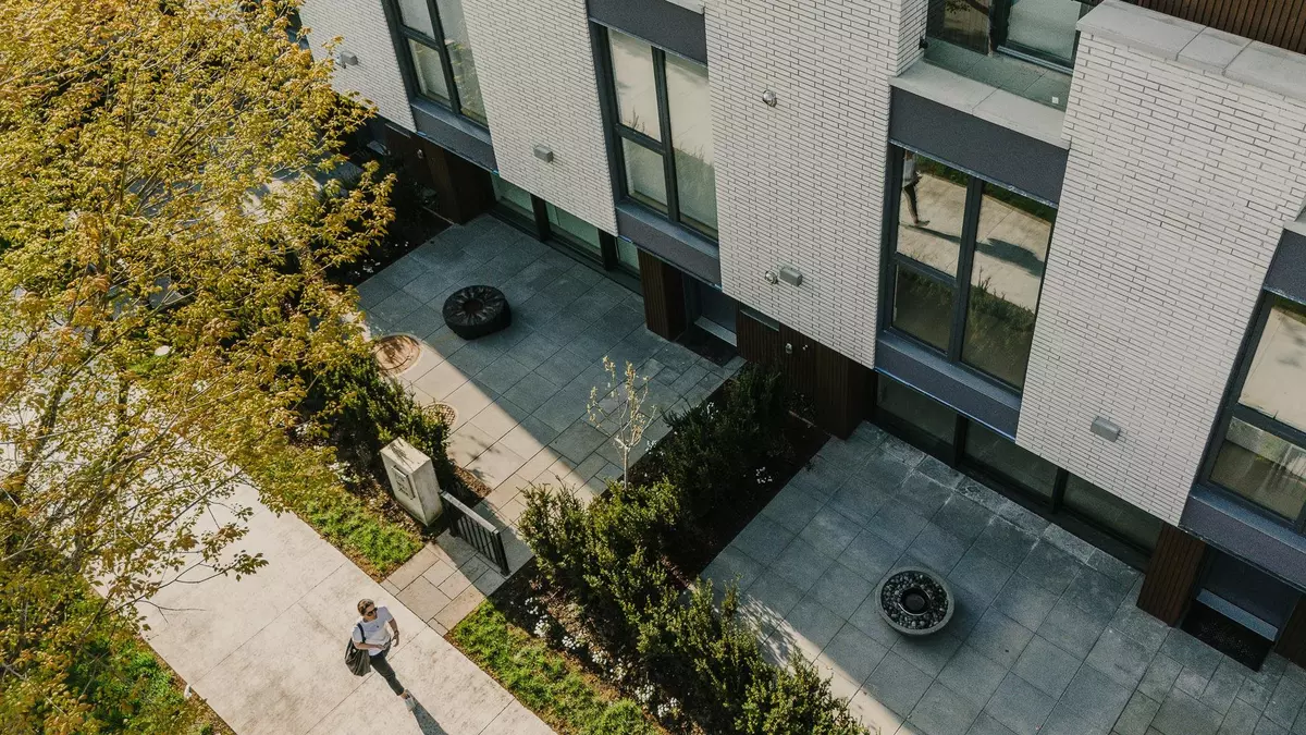 Vancouver, BC V5V 2K9,772 W 27th AVE