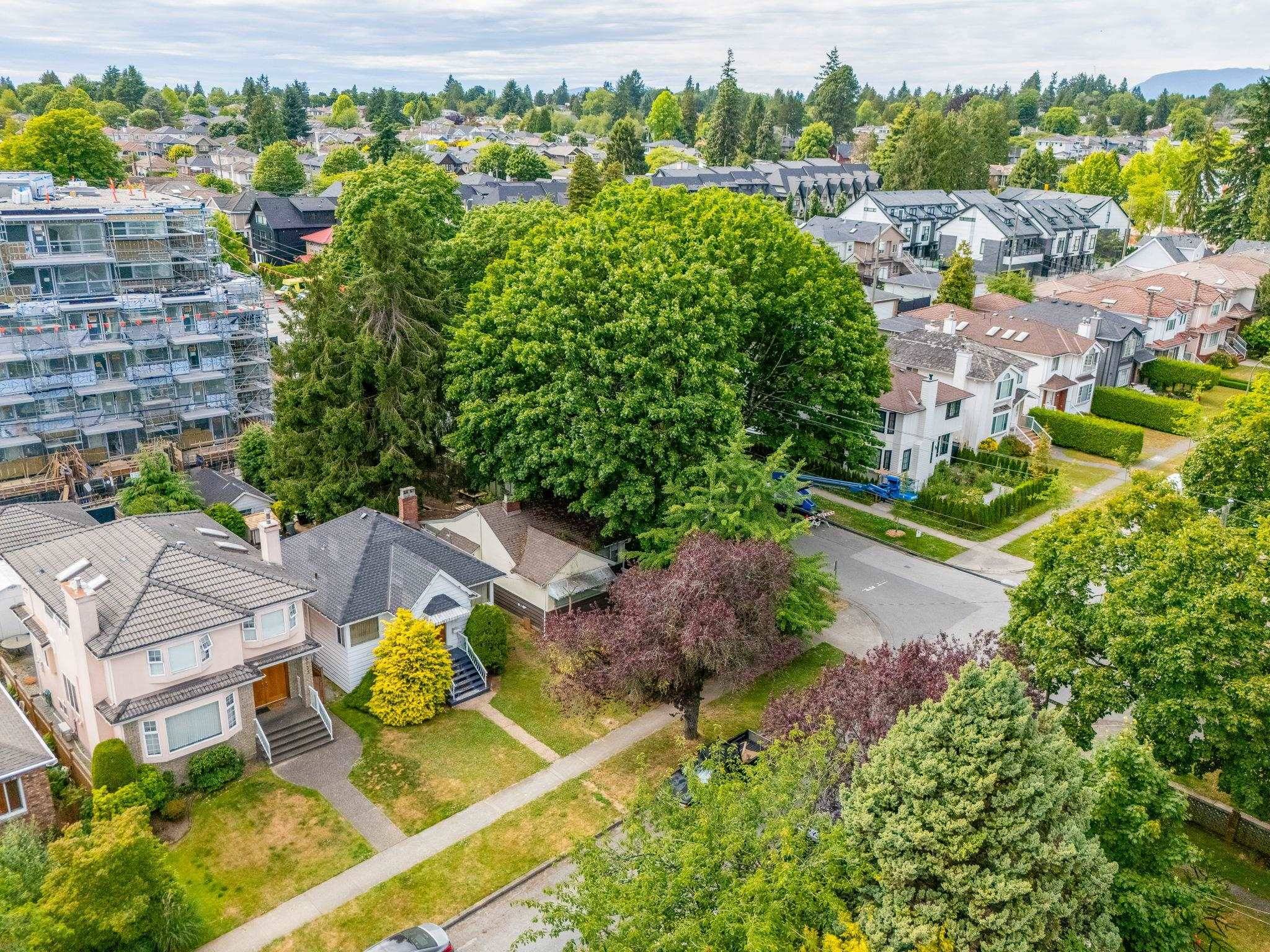 Vancouver, BC V6P 2M2,970 W 64th AVE