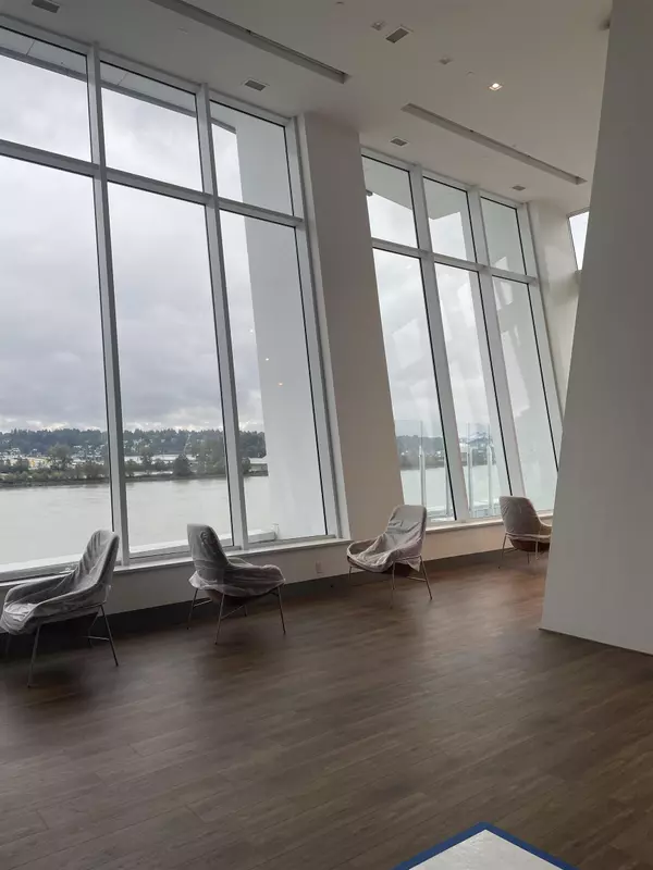 680 Quayside DR #802 New Westminster, BC V3M 0P2