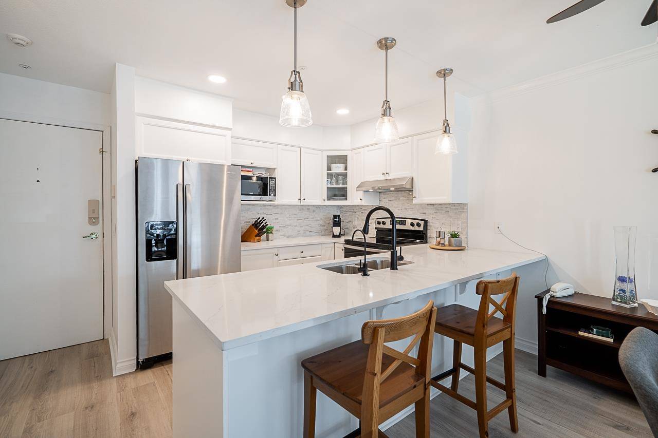Harrison Hot Springs, BC V0M 1A3,378 Esplanade AVE #323