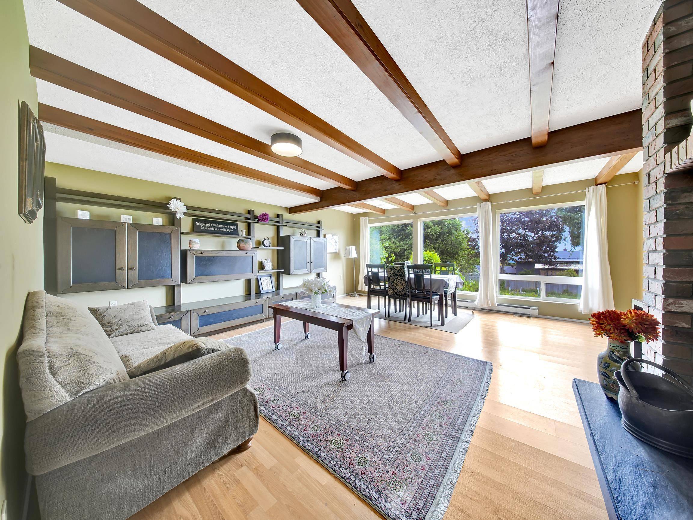 1564 Thompson RD Gibsons, BC V0N 1V6