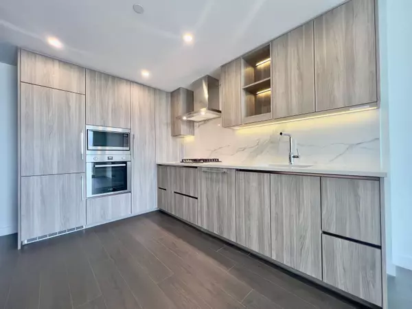 Surrey, BC V3T 0V2,13778 100 AVE #1603