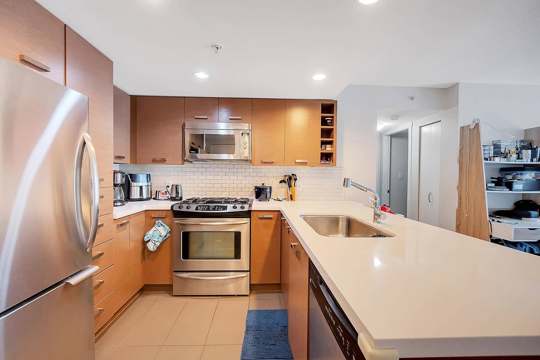 Richmond, BC V6Y 4M8,8033 Saba RD #1206