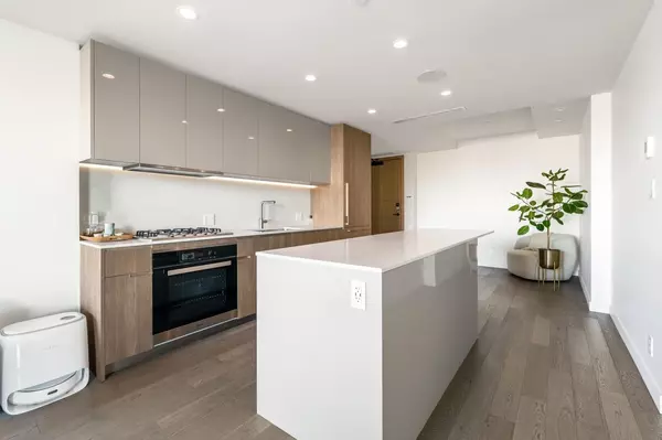 6833 Pearson WAY #703 Richmond, BC V7C 0E8