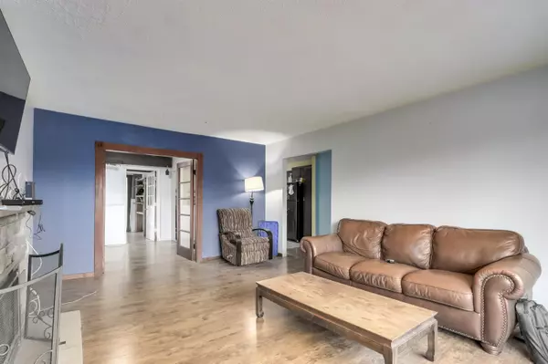 Surrey, BC V3R 4X8,15058 Robin CRES