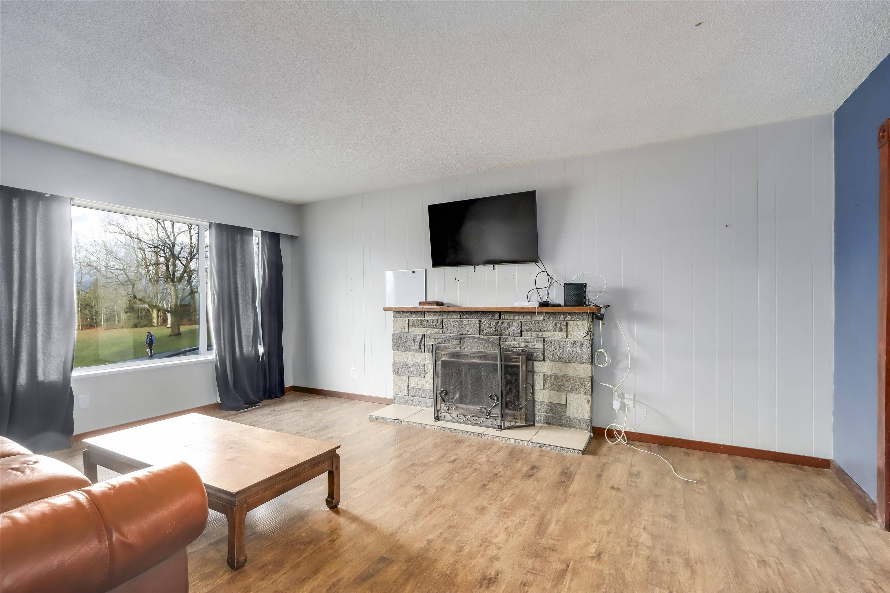 Surrey, BC V3R 4X8,15058 Robin CRES
