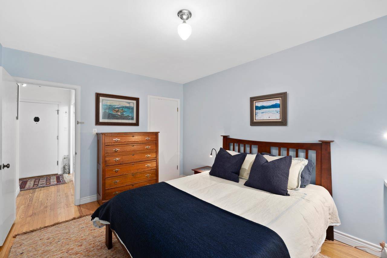 Vancouver, BC V6G 1X1,1565 Burnaby ST #204