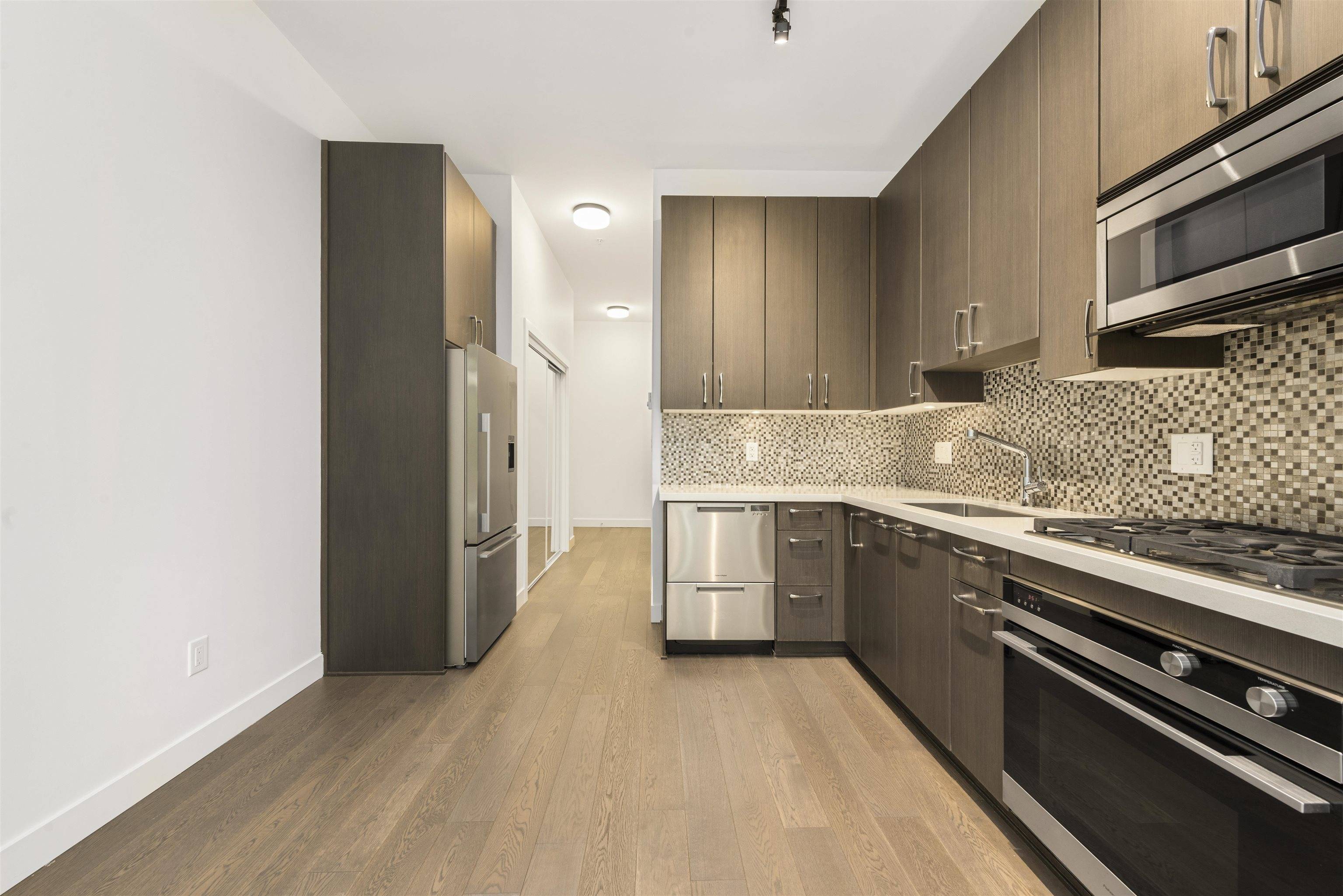 Vancouver, BC V6M 3W4,5325 W Boulevard #101