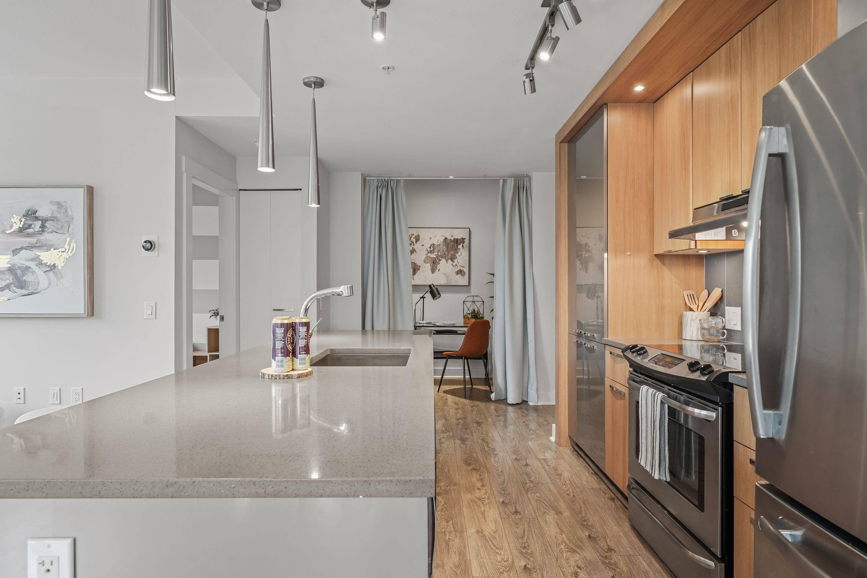 North Vancouver, BC V7M 0C6,733 W 14th ST #309