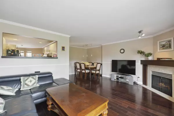 Surrey, BC V3R 0S2,10038 155 ST #11