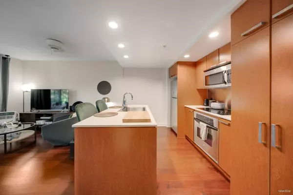 Vancouver, BC V6B 3N6,1255 Seymour ST #302