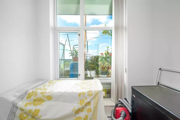 Vancouver, BC V5R 0B2,4815 Eldorado Mews #2207