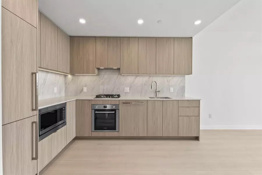 626 Claremont ST #1209, Coquitlam, BC V3J 3T4