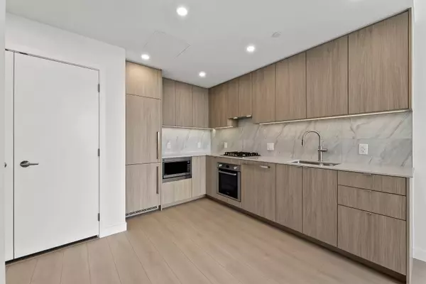 626 Claremont ST #1209 Coquitlam, BC V3J 3T4