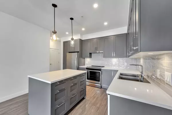 18811 72 AVE #320, Surrey, BC V4N 6W7