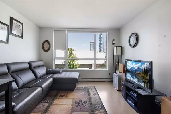 Surrey, BC V3T 0E6,10777 University DR #411