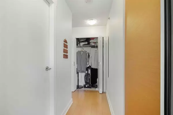 10777 University DR #411 Surrey, BC V3T 0E6