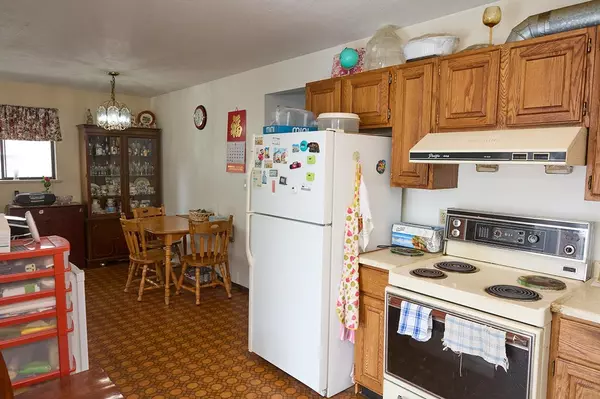 Burnaby, BC V5C 1B1,4240 Dundas ST