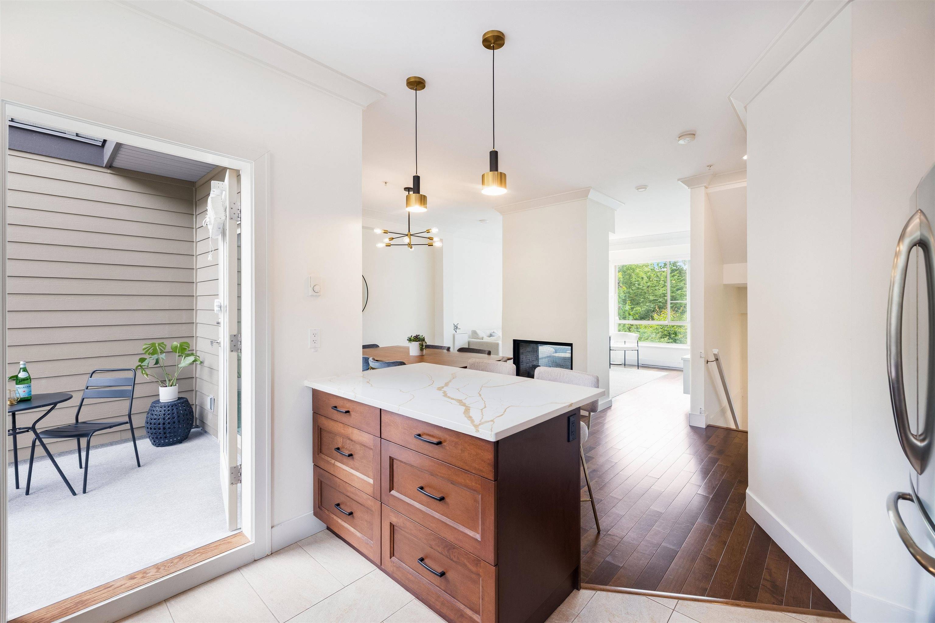 North Vancouver, BC V7J 2G7,897 Premier ST #10