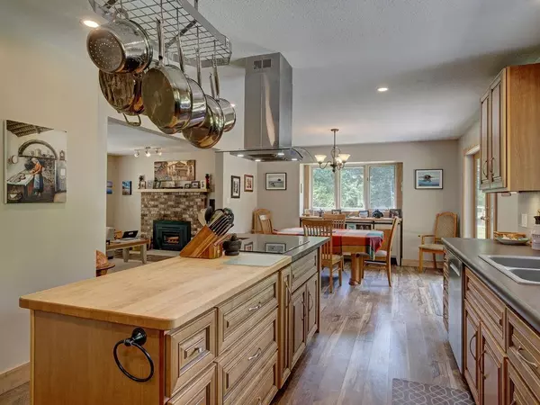 1317 Lockyer RD Roberts Creek, BC V0N 2W1