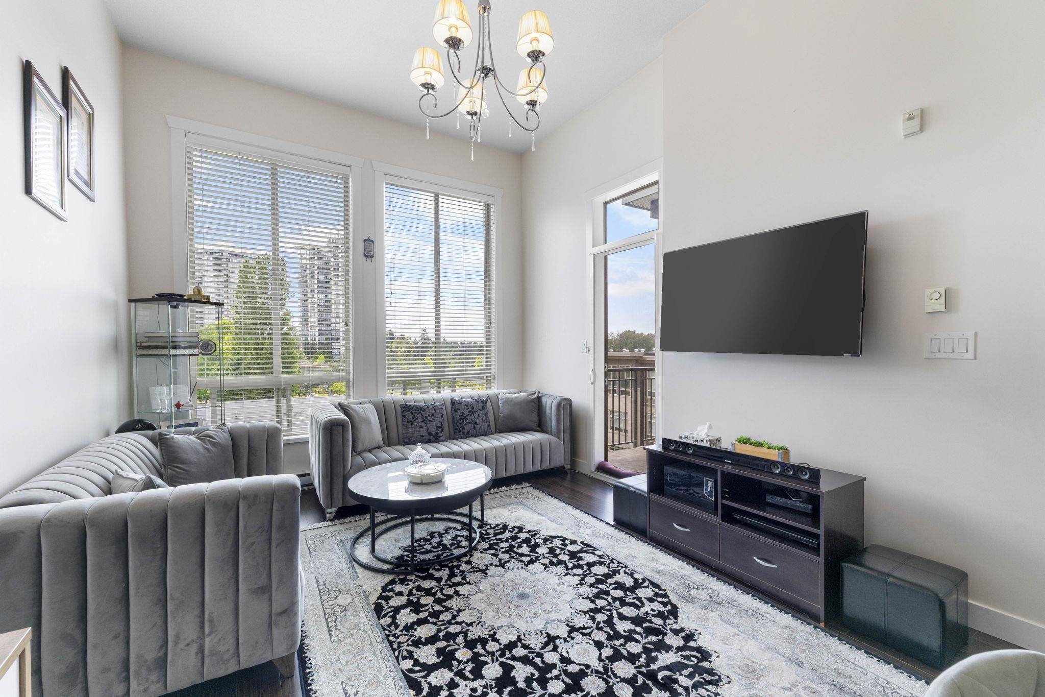 Surrey, BC V3T 0B5,13468 King George BLVD #405