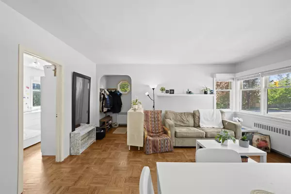 Vancouver, BC V6P 3X2,8594 Fremlin ST