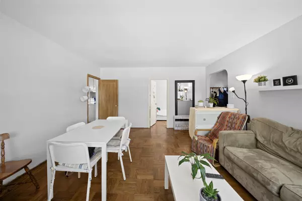 Vancouver, BC V6P 3X2,8594 Fremlin ST