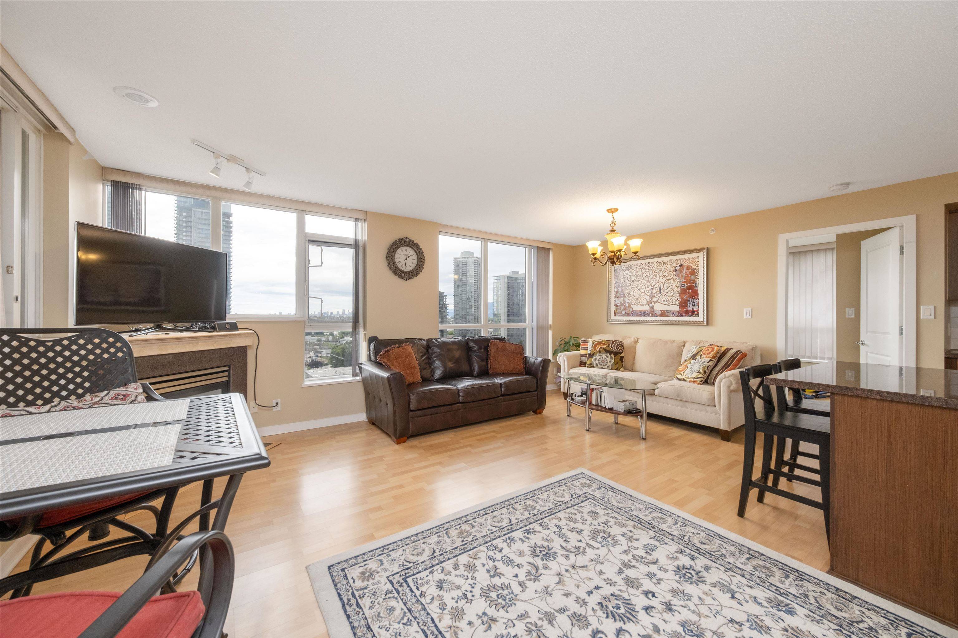 Burnaby, BC V5C 6T5,2088 Madison AVE #2203