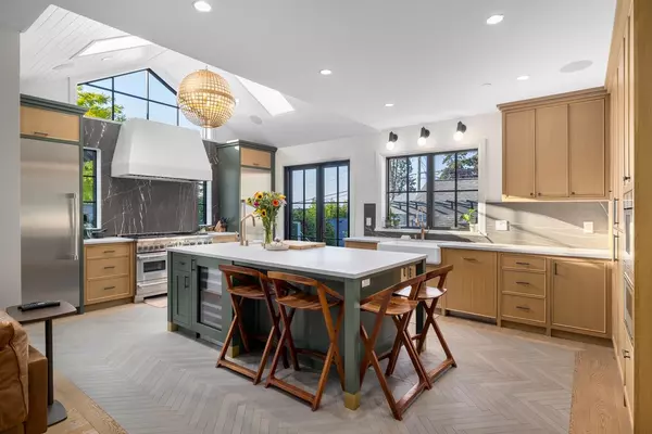 2023 W 36th AVE, Vancouver, BC V6M 1L1