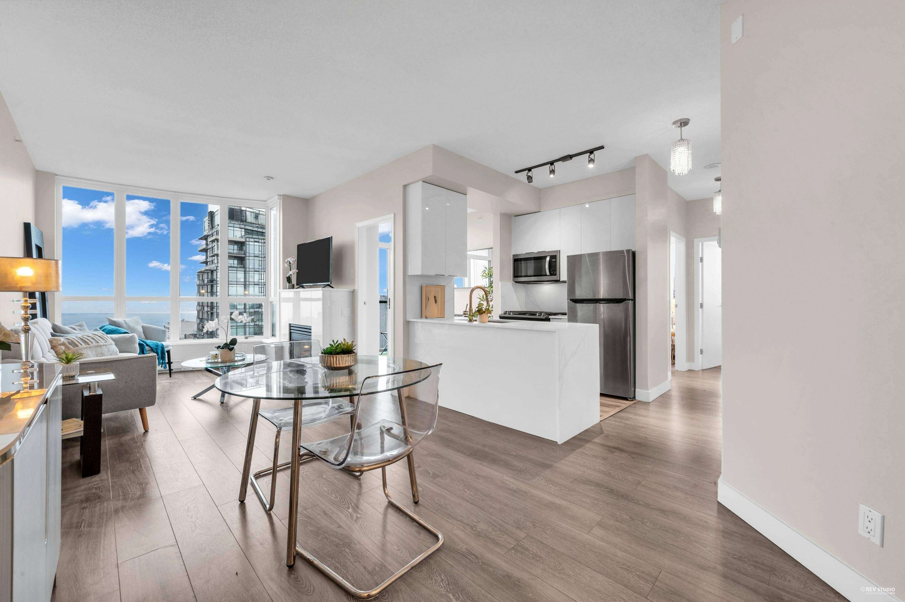 Vancouver, BC V6E 3J5,1239 W Georgia ST #3208