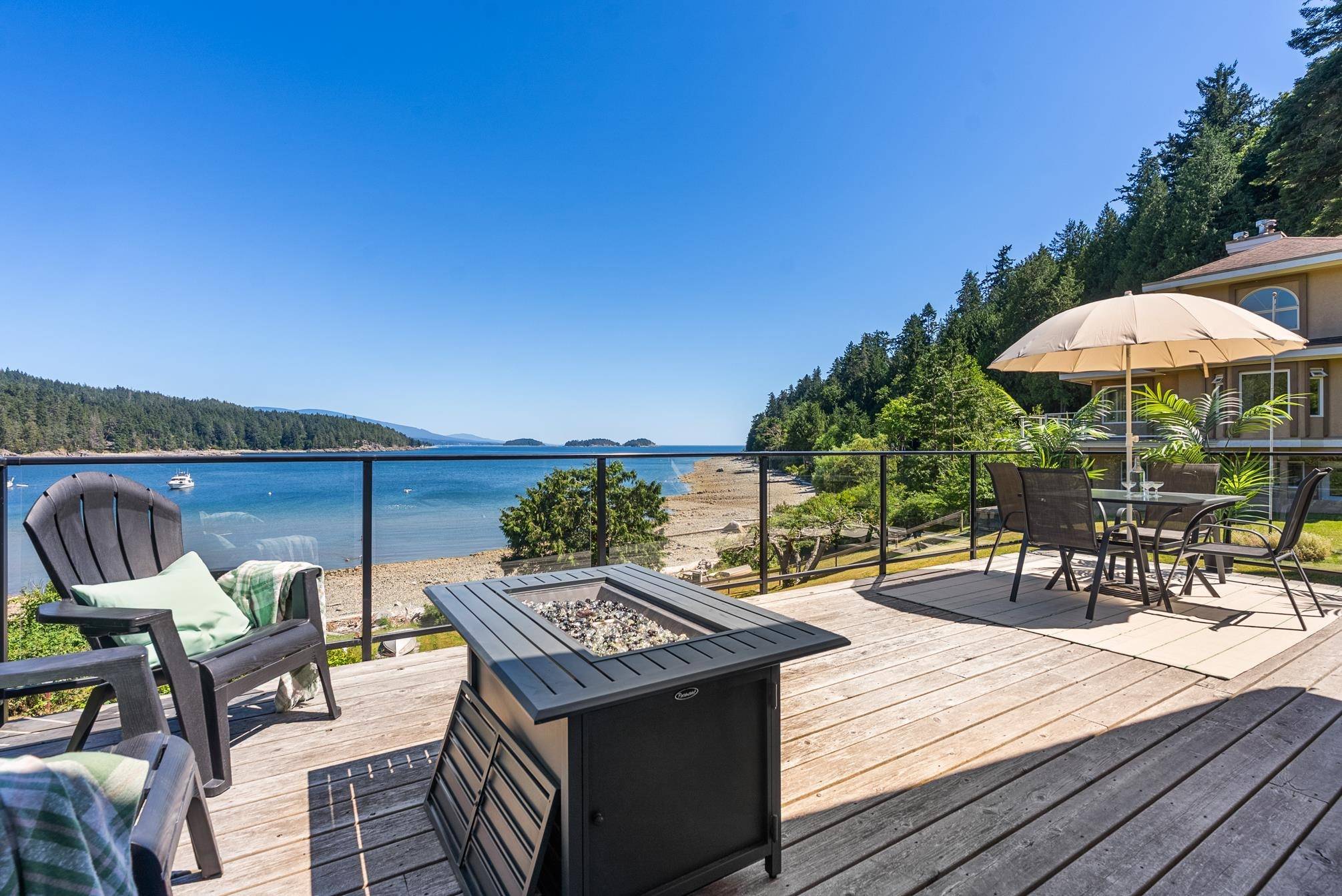 Halfmoon Bay, BC V7Z 1C4,7653 Redrooffs RD