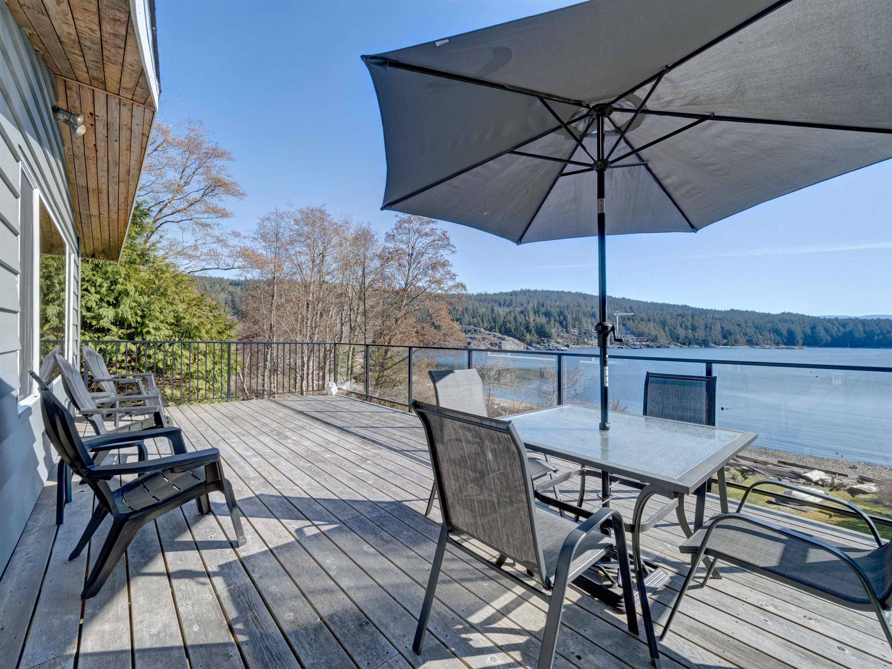 Halfmoon Bay, BC V7Z 1C4,7653 Redrooffs RD