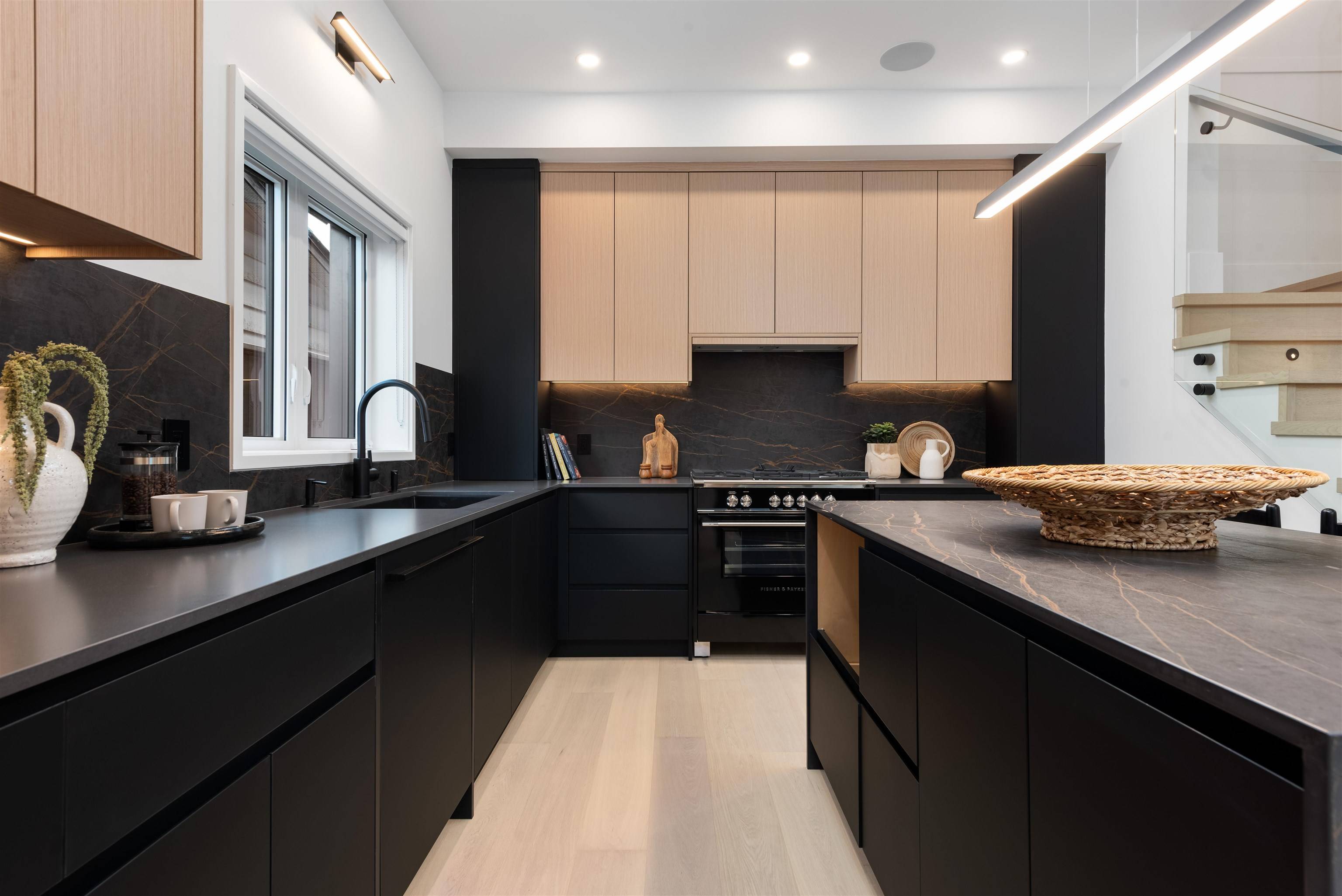 Vancouver, BC V5V 2Z8,371 E 33rd AVE #6