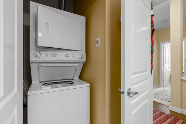 Coquitlam, BC V3B 0E1,3105 Lincoln AVE #403