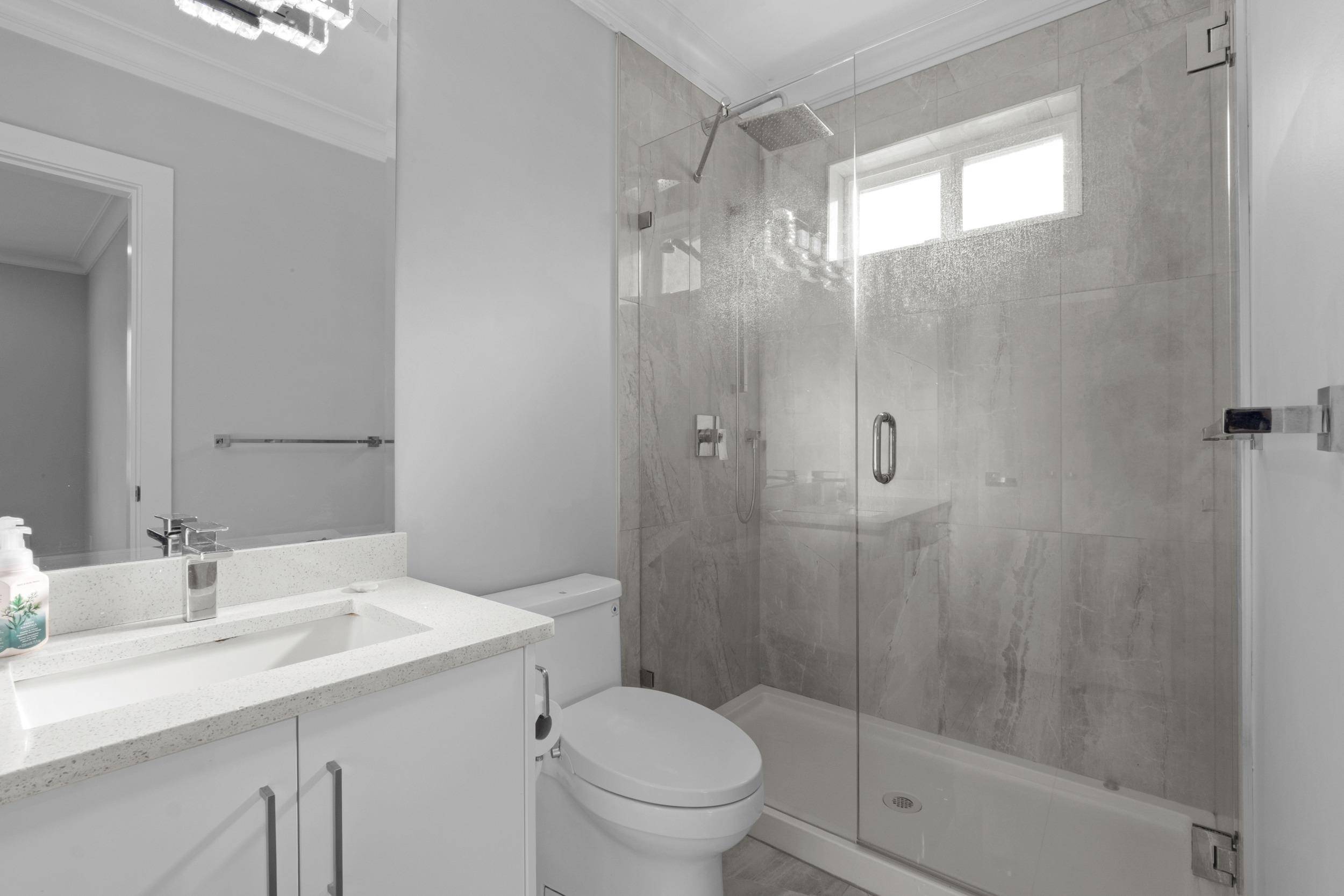 White Rock, BC V4B 2S4,15890 Russell AVE