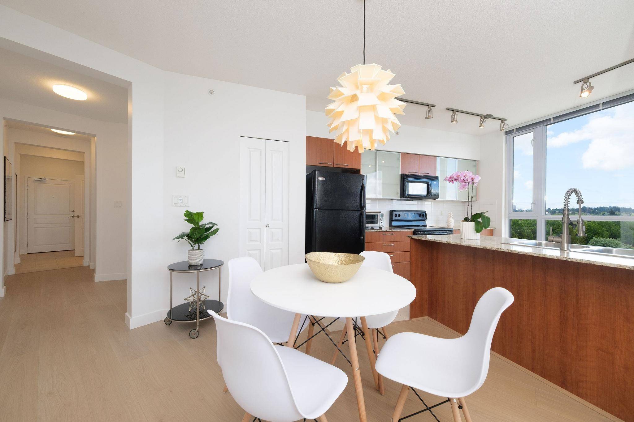 Vancouver, BC V5N 5Y8,4028 Knight ST #804