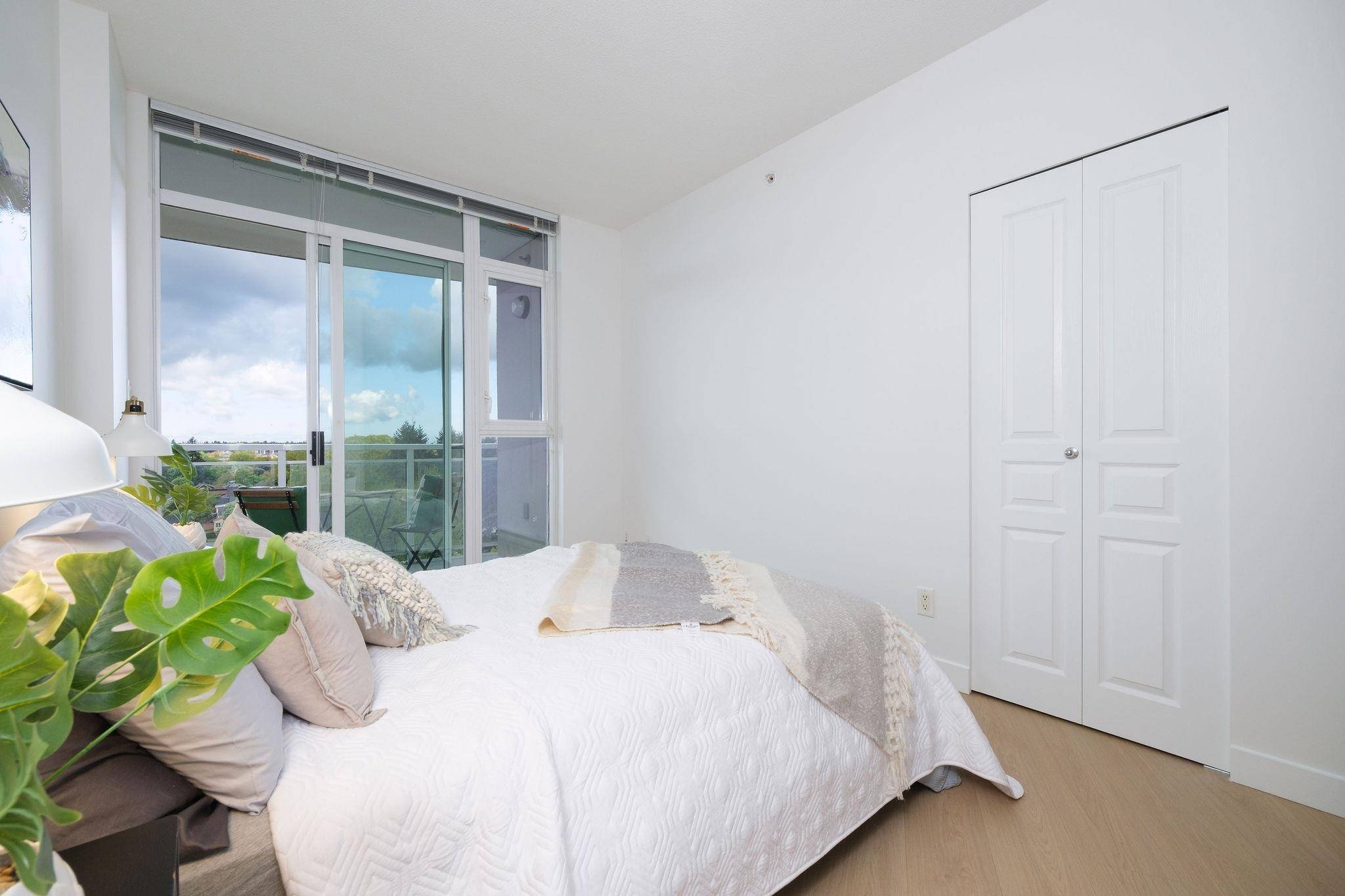 4028 Knight ST #804 Vancouver, BC V5N 5Y8