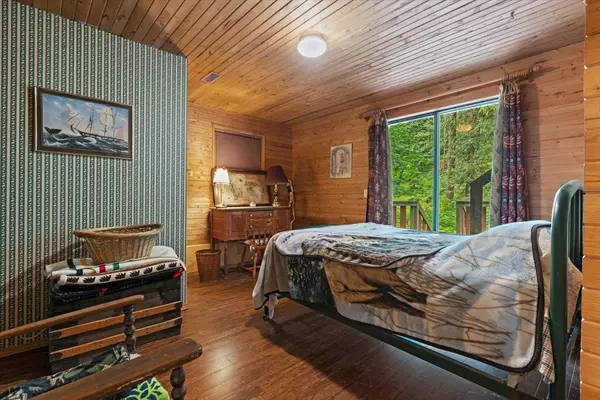 Cultus Lake, BC V2R 5A5,3834 Karen DR