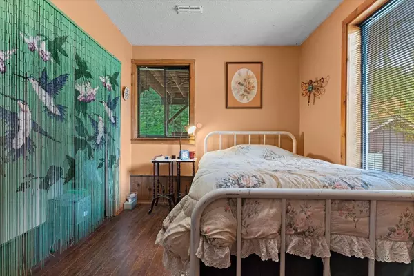 Cultus Lake, BC V2R 5A5,3834 Karen DR