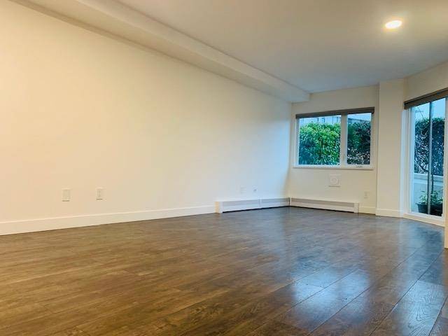 White Rock, BC V4B 1Y7,15367 Buena Vista AVE ##102