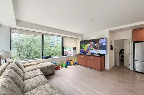1333 W Georgia ST #409 Vancouver, BC V6E 4V3