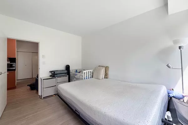 1333 W Georgia ST #409 Vancouver, BC V6E 4V3