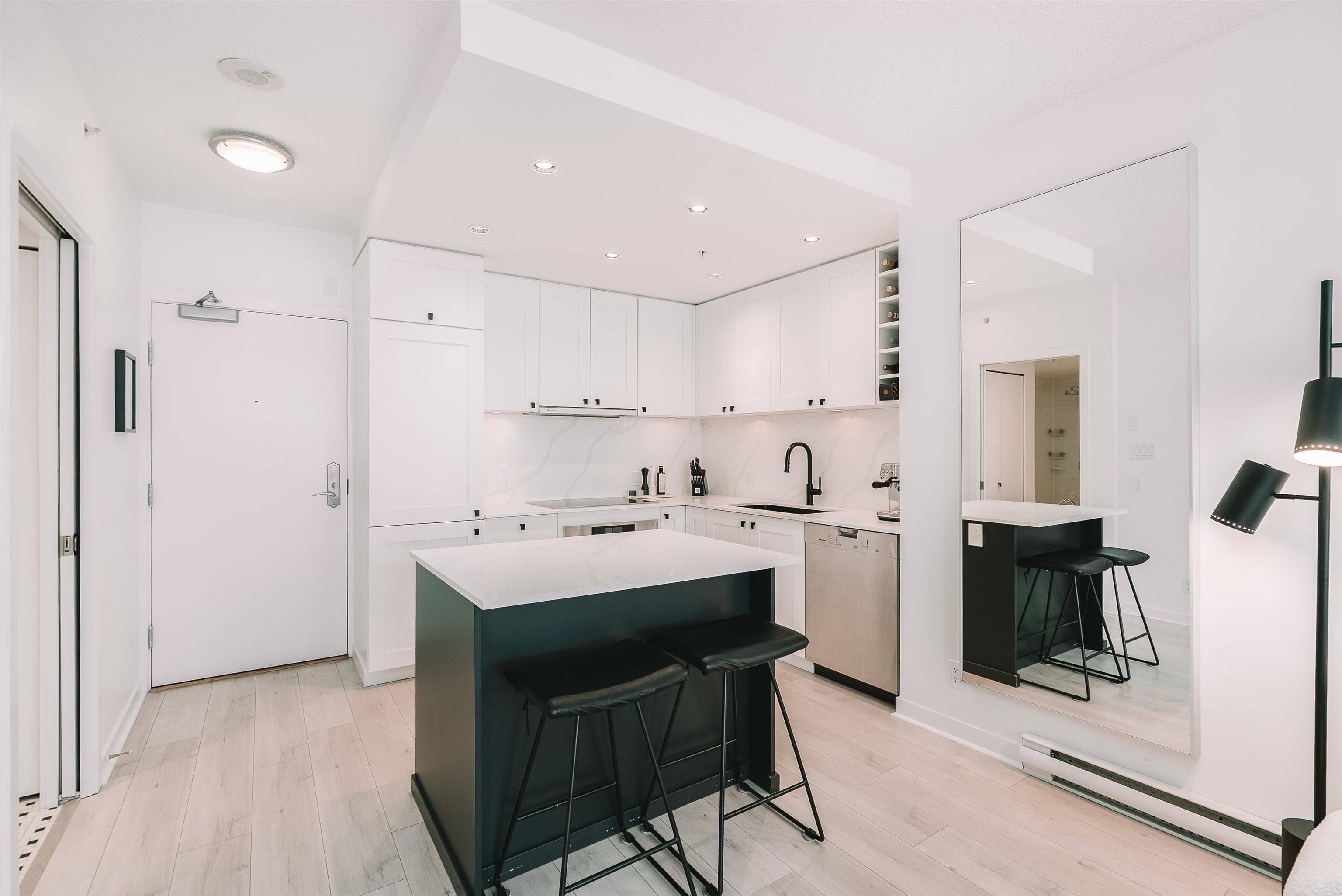 Vancouver, BC V6B 0E3,821 Cambie ST #508