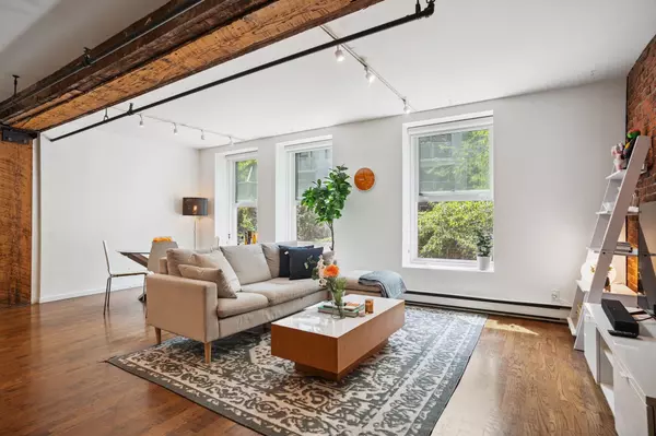 Vancouver, BC V6A 1B5,150 Alexander ST #203